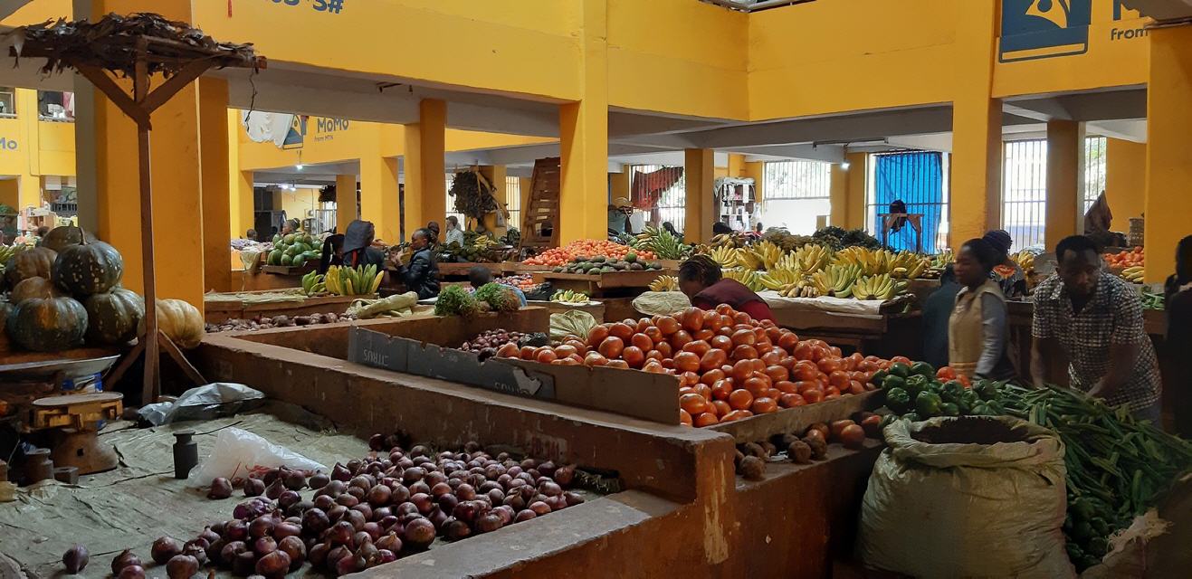 Erster Stop in Jinja und Einkauf auf dem Markt