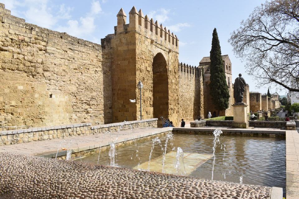 Stadtmauer mit Tor